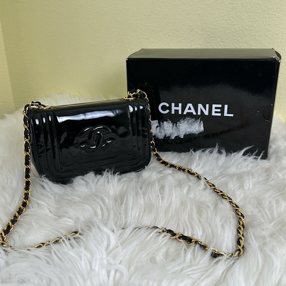 CHANEL Handbags - 💯Authentic Chanel Black Patent Leather Chain Mini Bag🍀